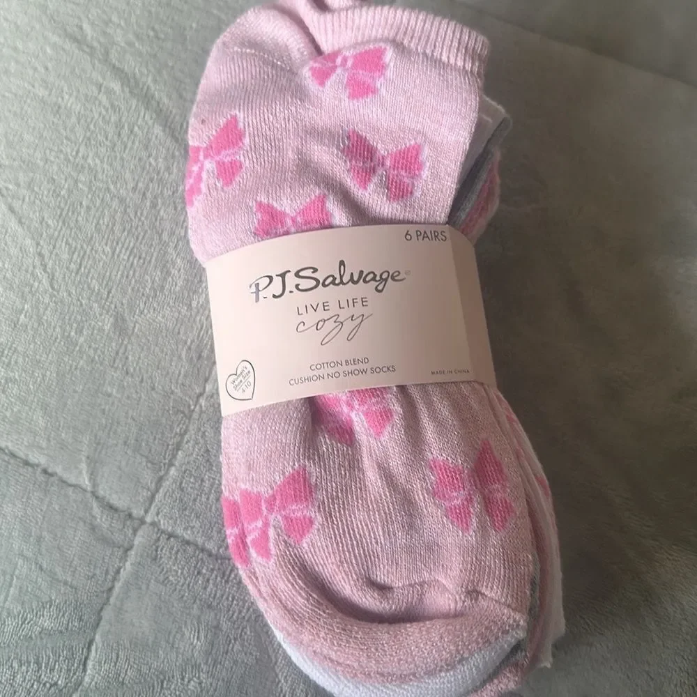 P.J. Salvage 🎀 6 Pairs of No Show Socks!